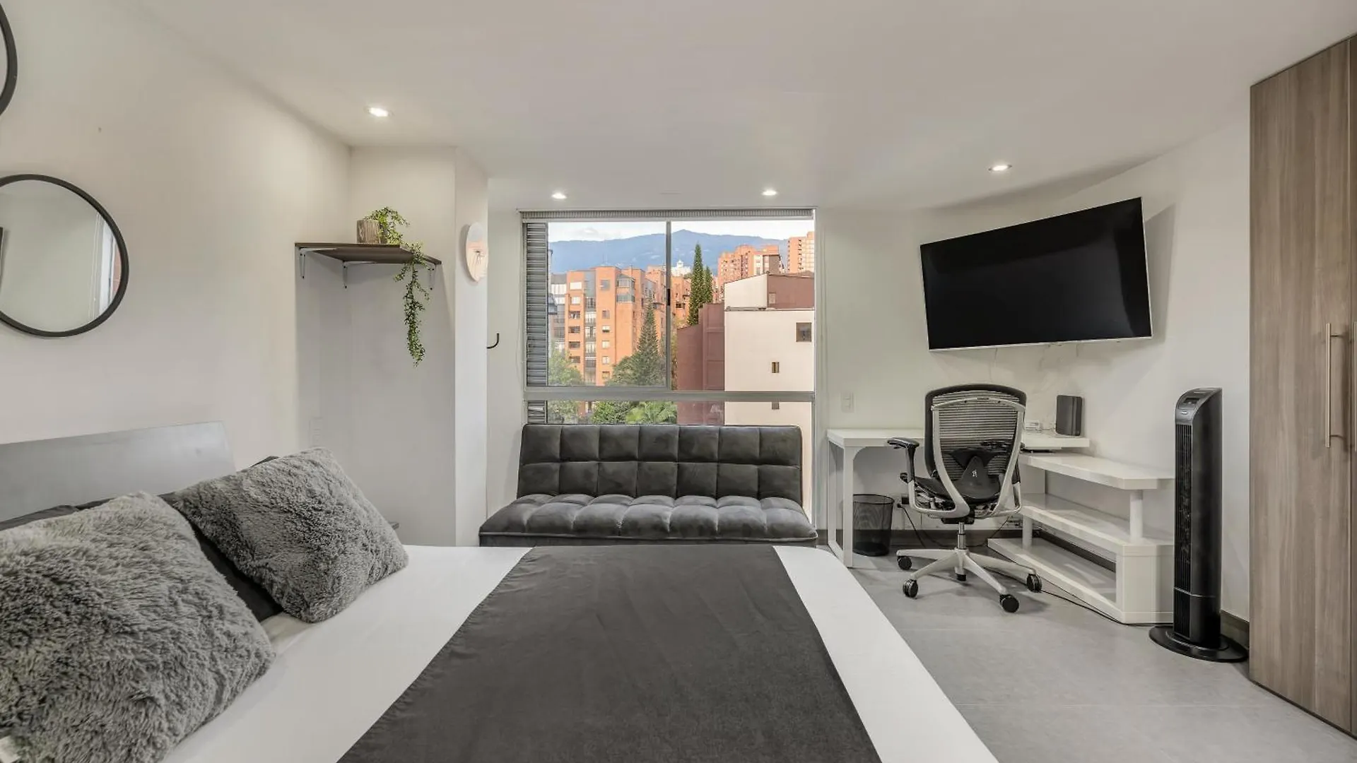 Aparta Estudio En Edificio La Frontera Medellin