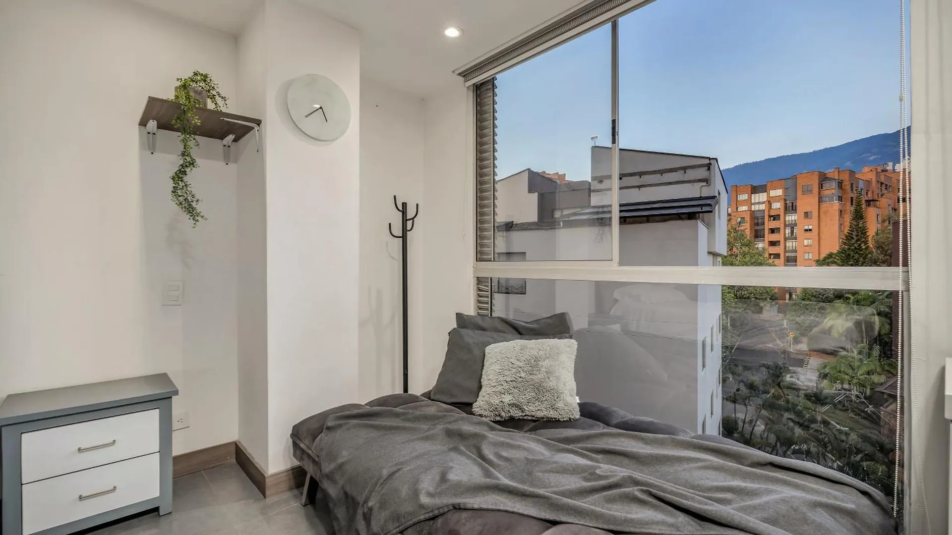 Aparta Estudio En Edificio La Frontera Medellin 0*,